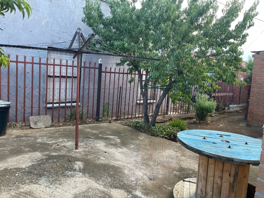 3 Bedroom Property for Sale in Molifi Tau Kloof Free State